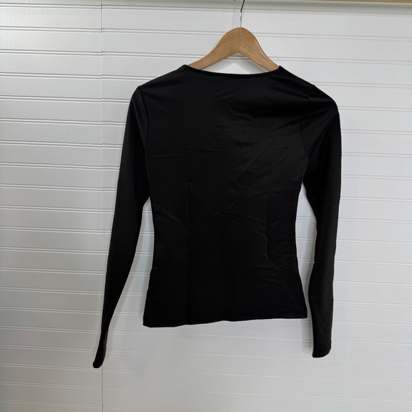NEW bebe Asymmetrical U Ring Knit Top Small - Picture 5 of 8